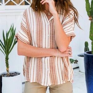 Carley Jean En Creme Button-Up Blouse Size Small